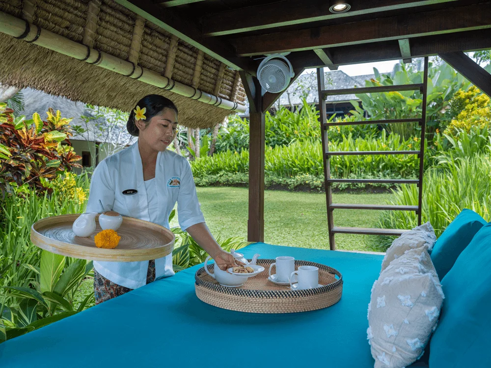 Lower lumbung — massage bed
